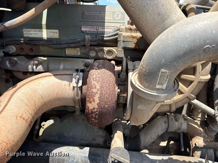 image for item DS3766 1997 Freightliner FLD120 semi truck