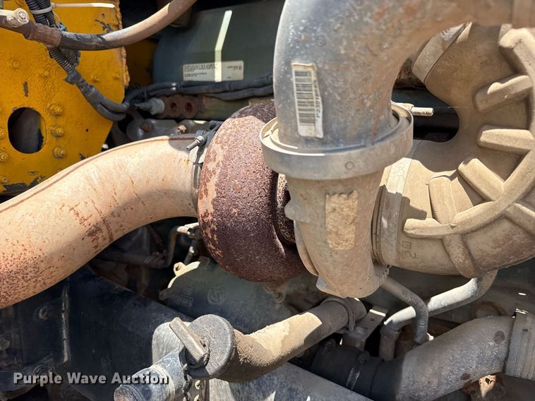 image for item DS3766 1997 Freightliner FLD120 semi truck