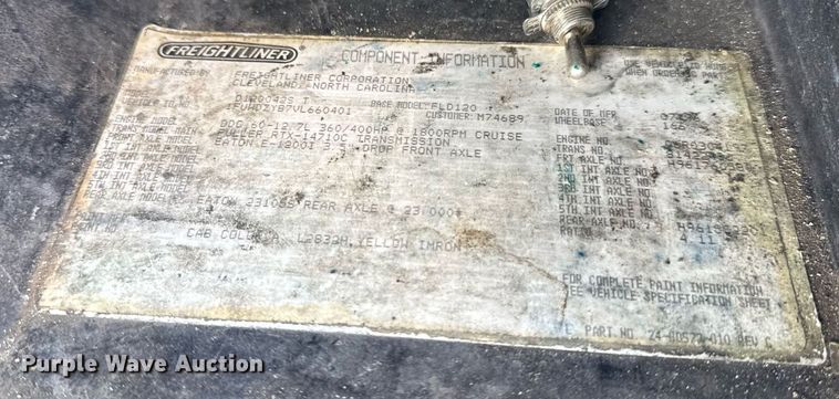 image for item DS3766 1997 Freightliner FLD120 semi truck