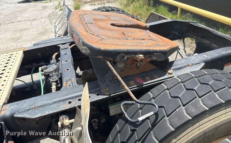 image for item DS3767 2005 Freightliner Columbia semi truck