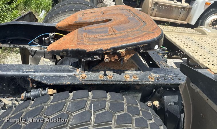 image for item DS3767 2005 Freightliner Columbia semi truck