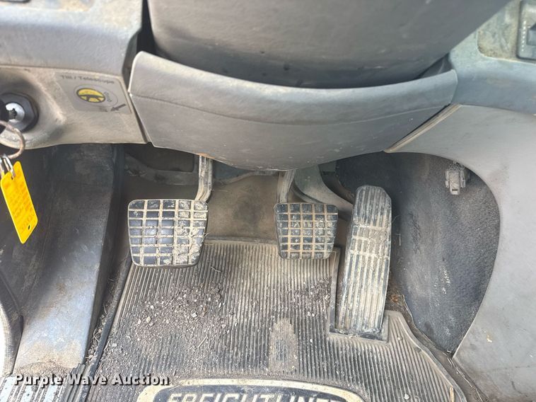 image for item DS3767 2005 Freightliner Columbia semi truck