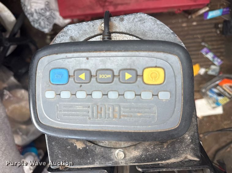 image for item DS3767 2005 Freightliner Columbia semi truck