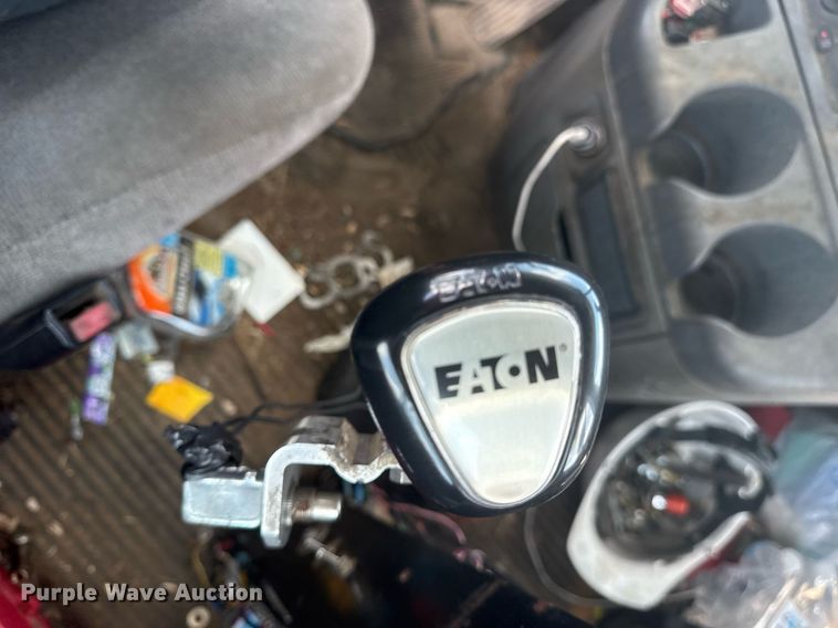 image for item DS3767 2005 Freightliner Columbia semi truck