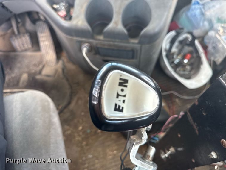 image for item DS3767 2005 Freightliner Columbia semi truck