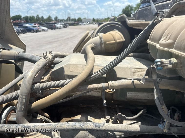 image for item DS3767 2005 Freightliner Columbia semi truck