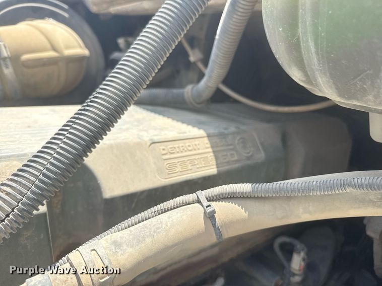 image for item DS3767 2005 Freightliner Columbia semi truck