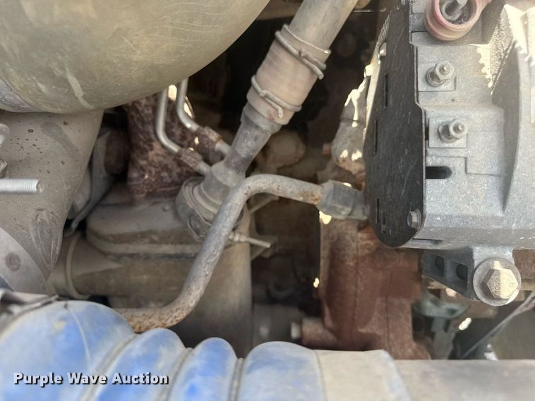 image for item DS3767 2005 Freightliner Columbia semi truck