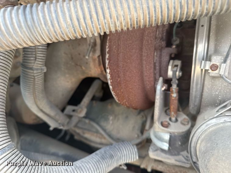 image for item DS3767 2005 Freightliner Columbia semi truck