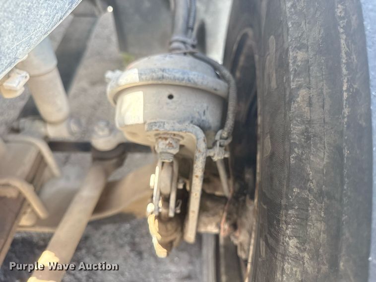 image for item DS3767 2005 Freightliner Columbia semi truck