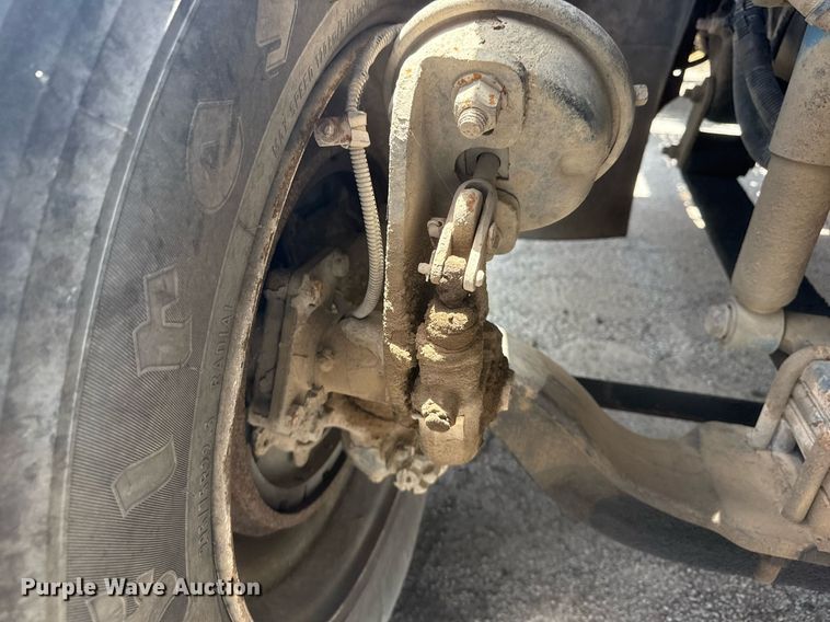 image for item DS3767 2005 Freightliner Columbia semi truck