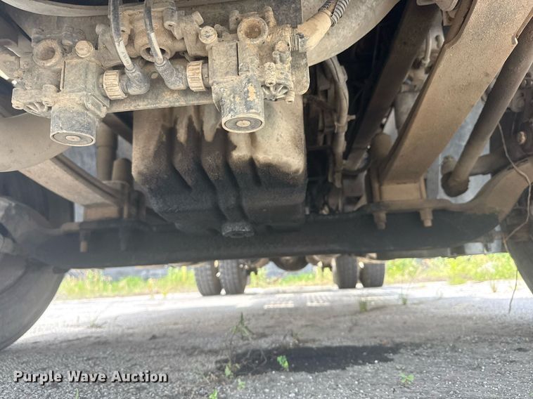 image for item DS3767 2005 Freightliner Columbia semi truck