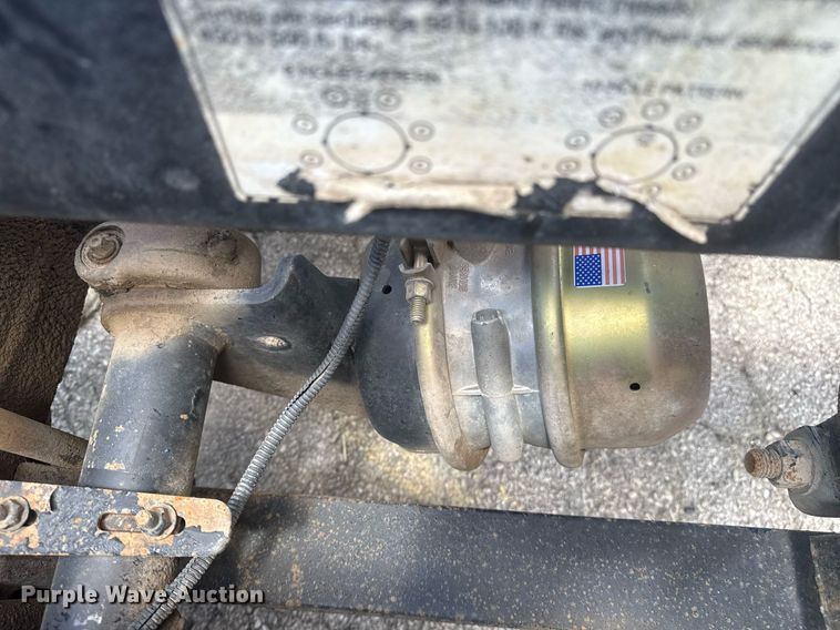 image for item DS3767 2005 Freightliner Columbia semi truck