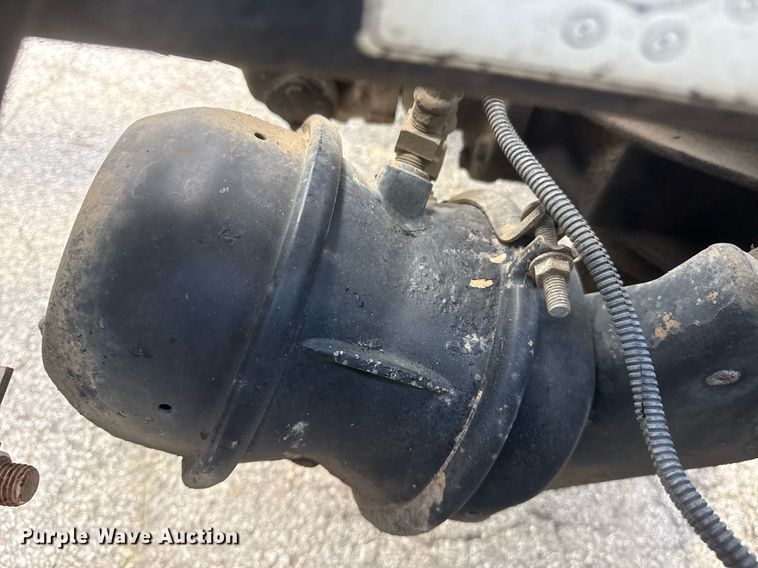 image for item DS3767 2005 Freightliner Columbia semi truck