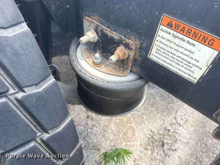 image for item DS3767 2005 Freightliner Columbia semi truck