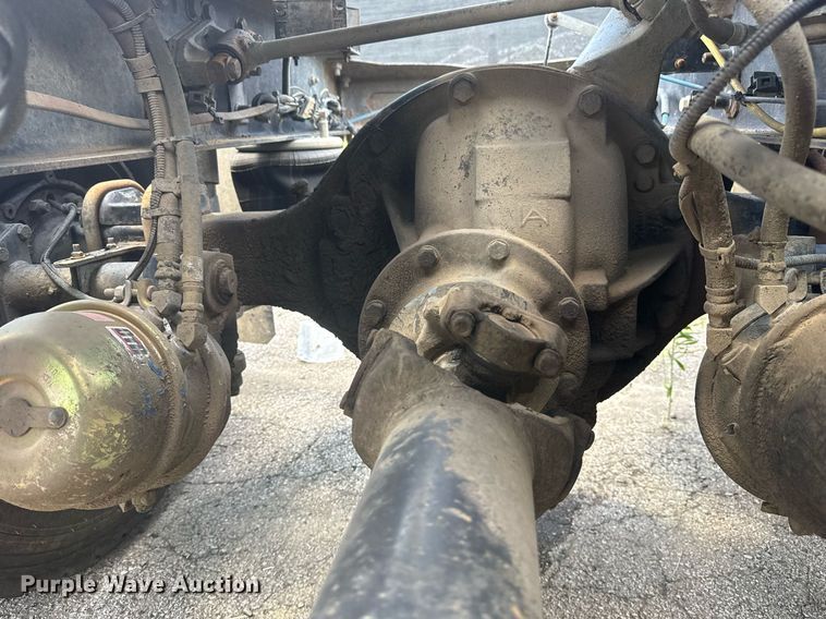 image for item DS3767 2005 Freightliner Columbia semi truck