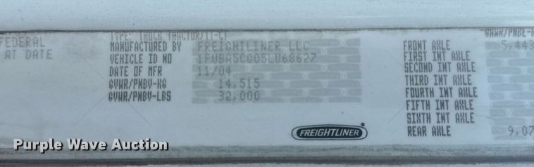 image for item DS3767 2005 Freightliner Columbia semi truck