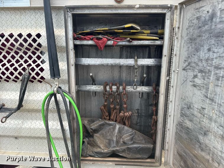 image for item DS3773 2000 International 9900i semi truck