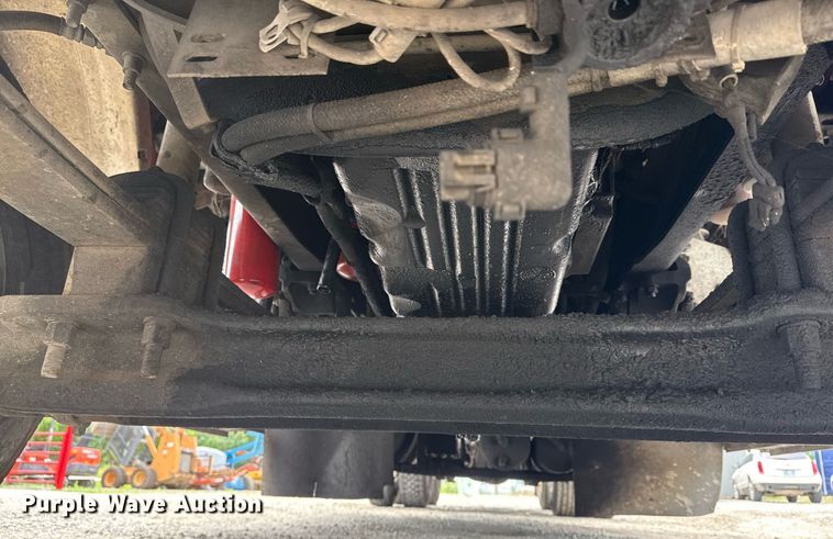 image for item DS3773 2000 International 9900i semi truck