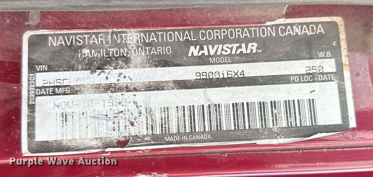 image for item DS3773 2000 International 9900i semi truck