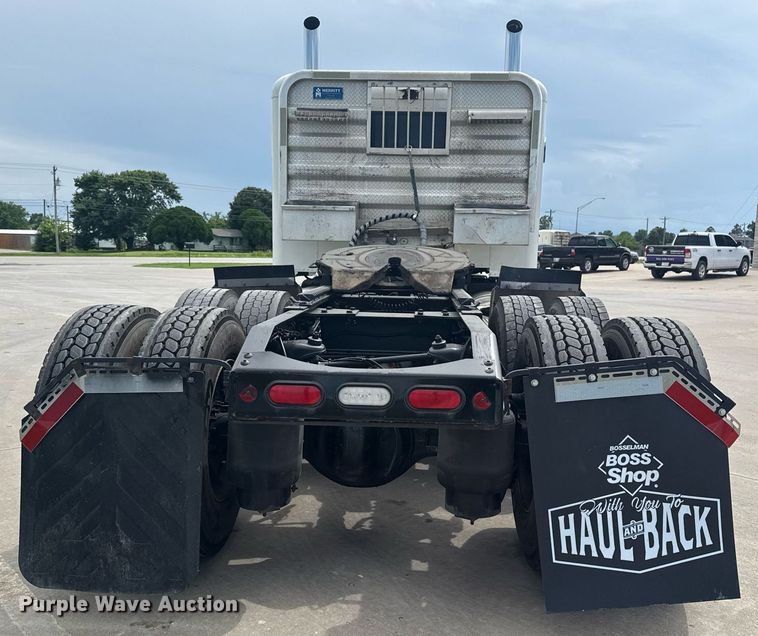 image for item DS3792 2020 Peterbilt 389 semi truck