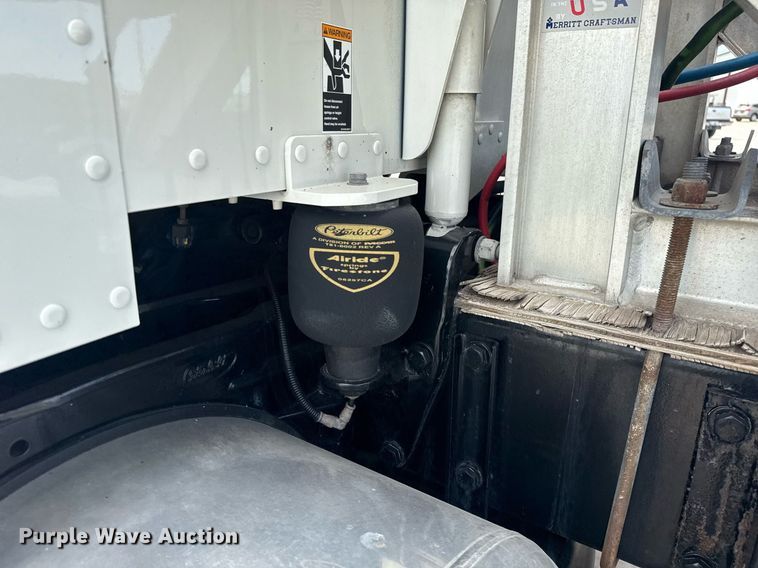 image for item DS3792 2020 Peterbilt 389 semi truck