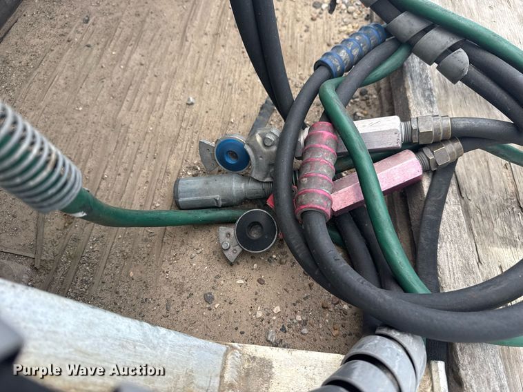 image for item DS3792 2020 Peterbilt 389 semi truck