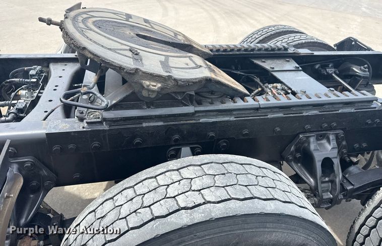 image for item DS3792 2020 Peterbilt 389 semi truck