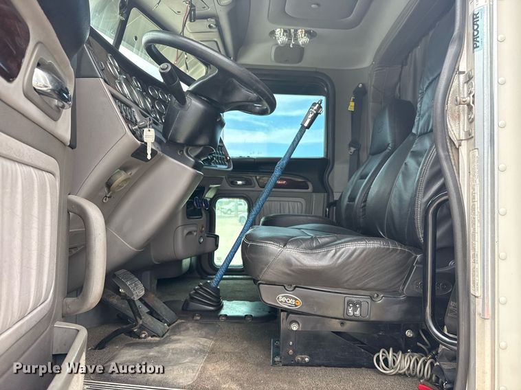 image for item DS3792 2020 Peterbilt 389 semi truck