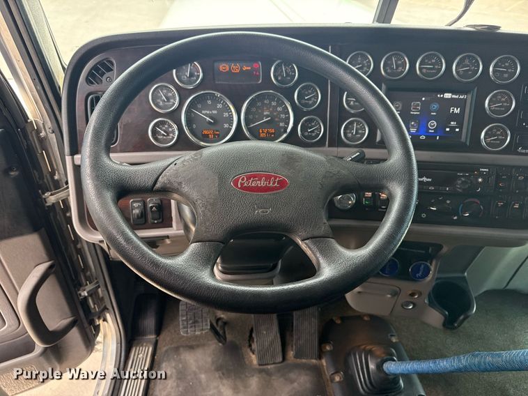 image for item DS3792 2020 Peterbilt 389 semi truck