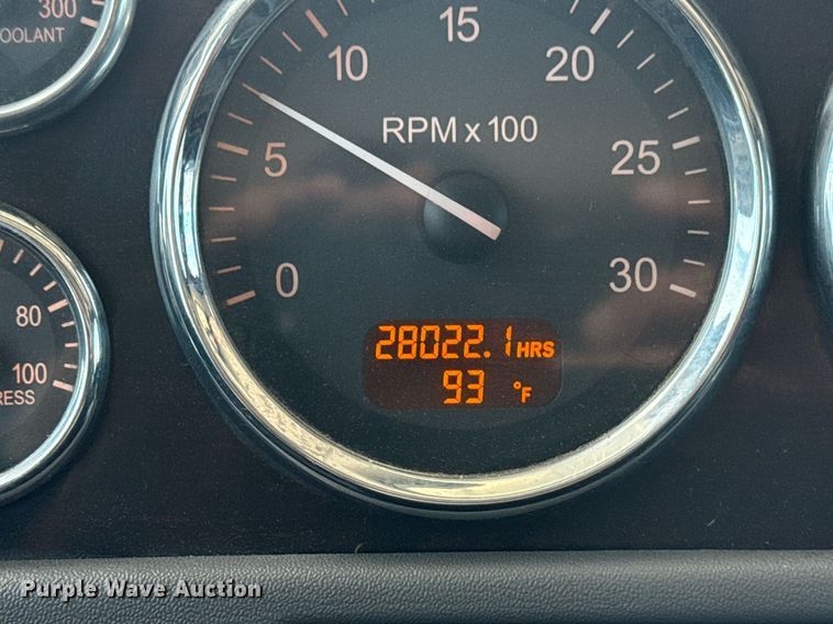 image for item DS3792 2020 Peterbilt 389 semi truck