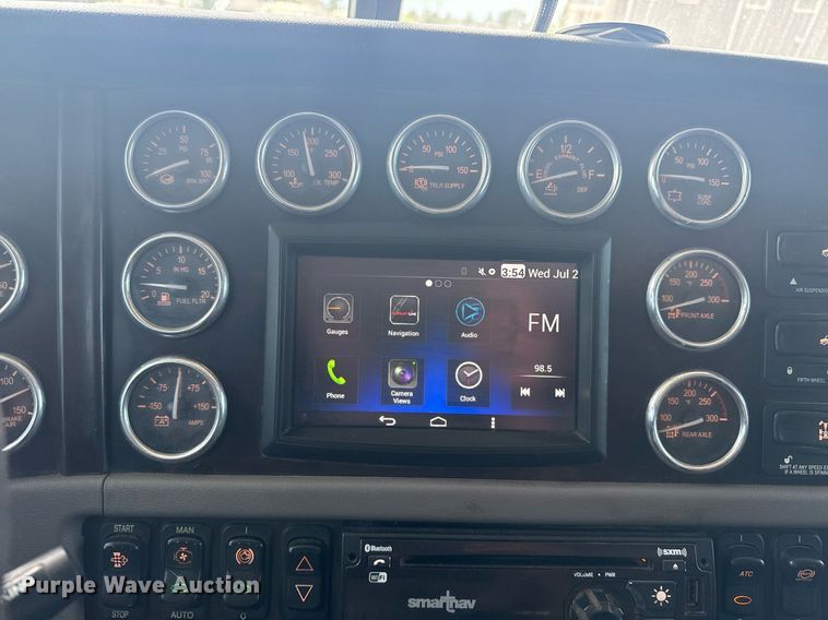 image for item DS3792 2020 Peterbilt 389 semi truck