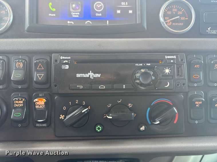 image for item DS3792 2020 Peterbilt 389 semi truck