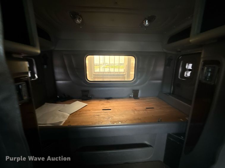 image for item DS3792 2020 Peterbilt 389 semi truck