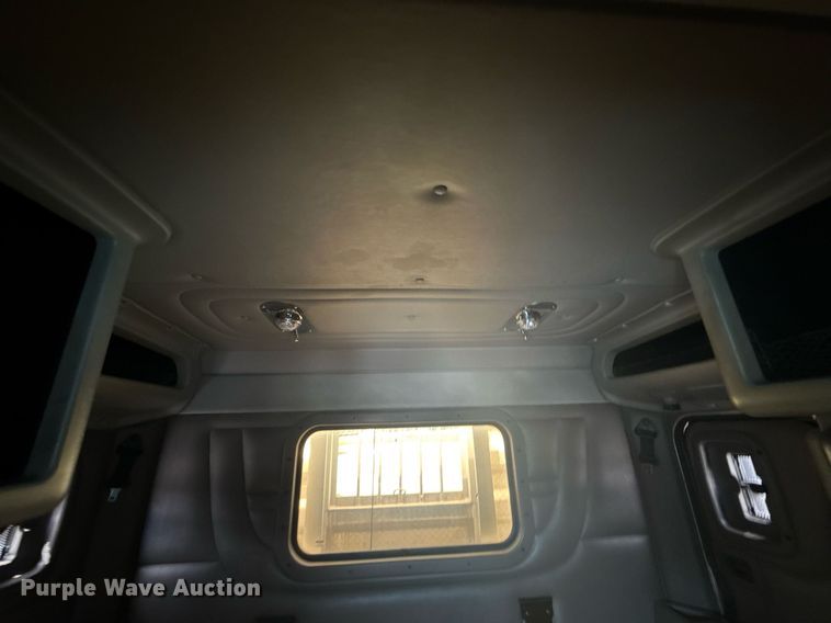 image for item DS3792 2020 Peterbilt 389 semi truck