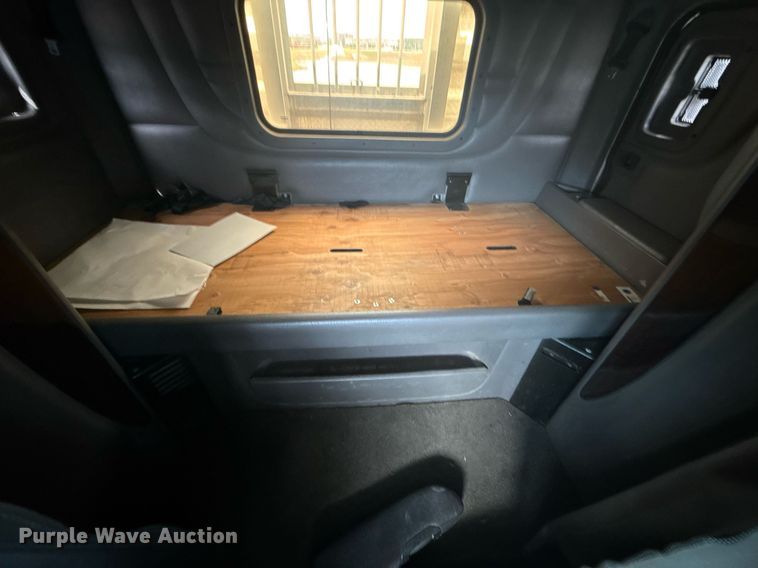 image for item DS3792 2020 Peterbilt 389 semi truck