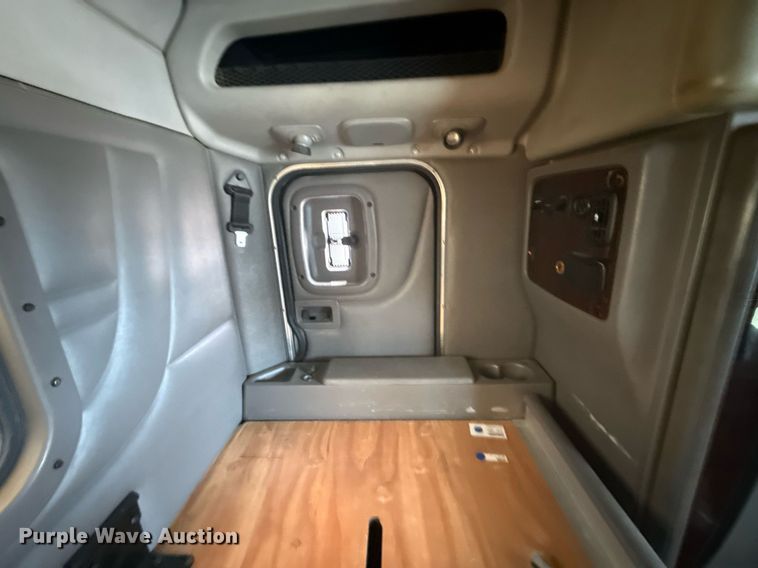 image for item DS3792 2020 Peterbilt 389 semi truck