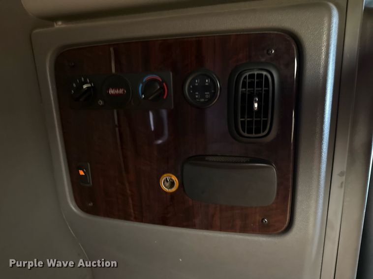 image for item DS3792 2020 Peterbilt 389 semi truck