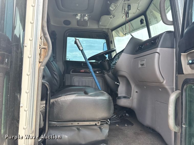 image for item DS3792 2020 Peterbilt 389 semi truck