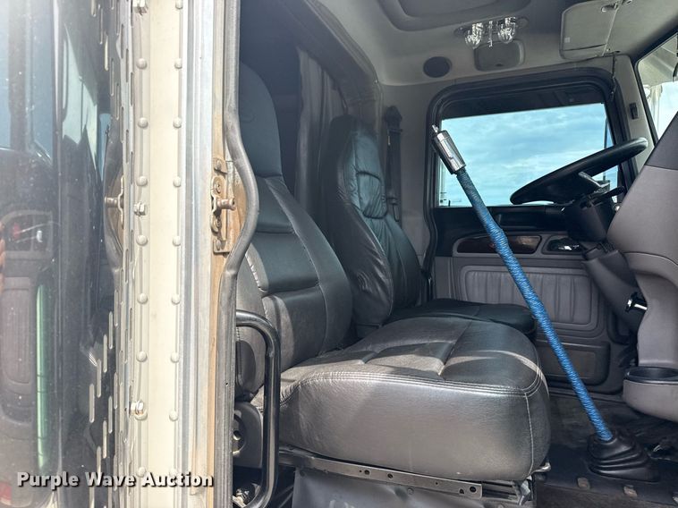 image for item DS3792 2020 Peterbilt 389 semi truck