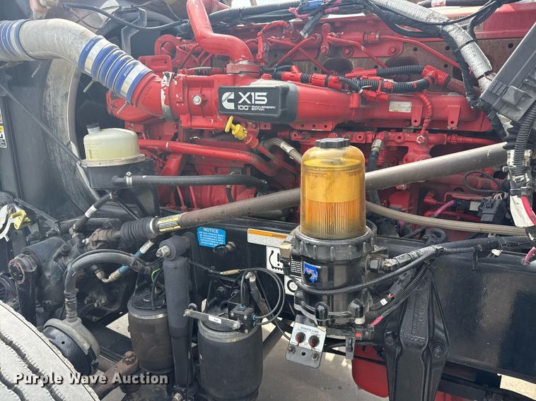 image for item DS3792 2020 Peterbilt 389 semi truck