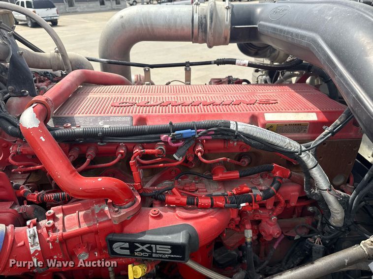 image for item DS3792 2020 Peterbilt 389 semi truck