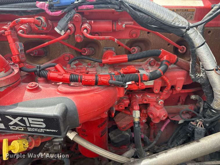 image for item DS3792 2020 Peterbilt 389 semi truck