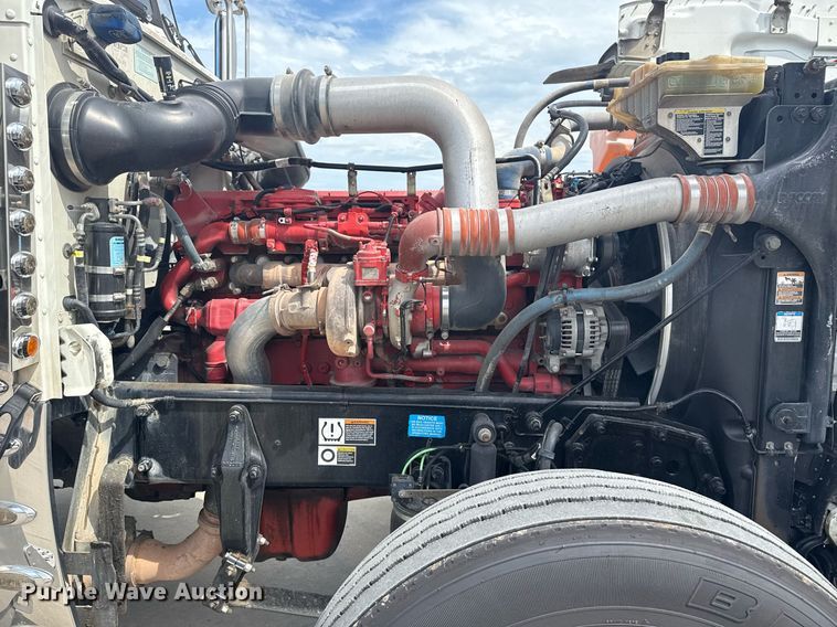 image for item DS3792 2020 Peterbilt 389 semi truck