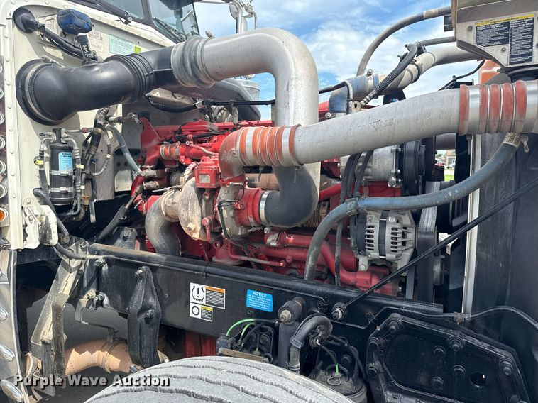 image for item DS3792 2020 Peterbilt 389 semi truck