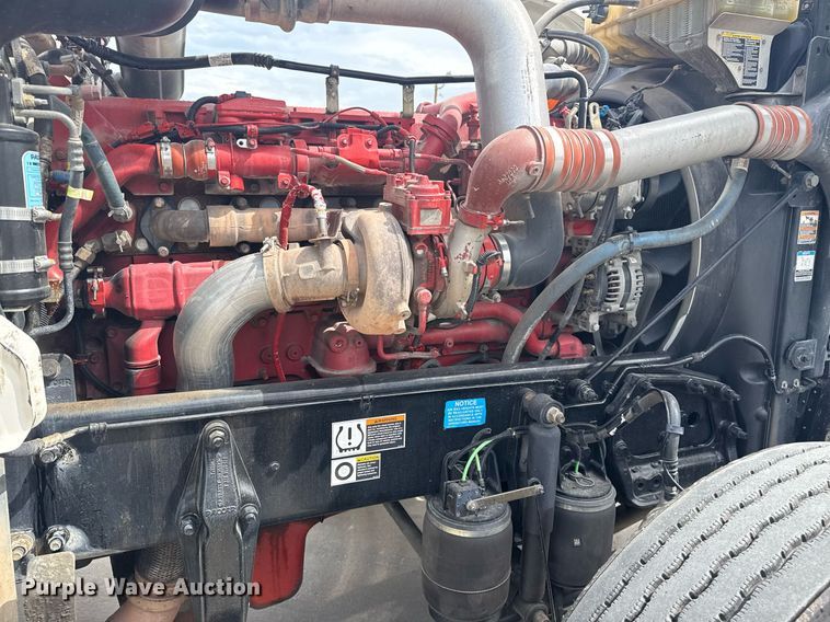 image for item DS3792 2020 Peterbilt 389 semi truck