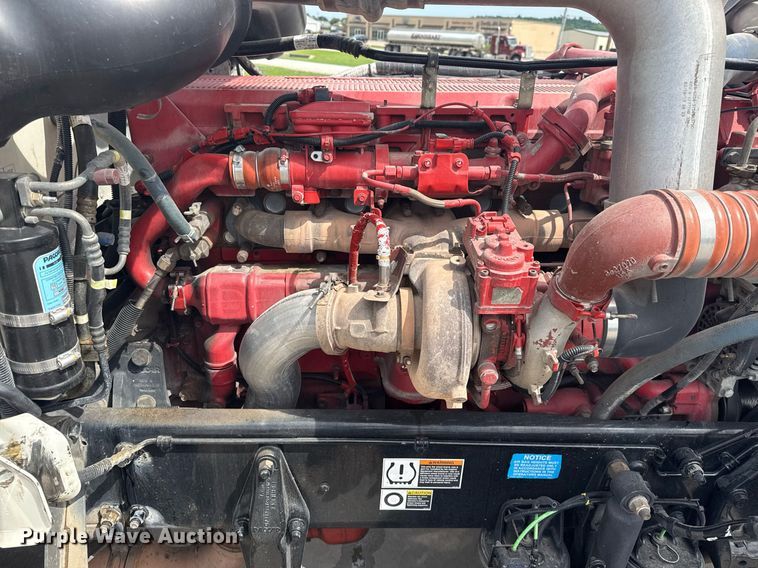 image for item DS3792 2020 Peterbilt 389 semi truck