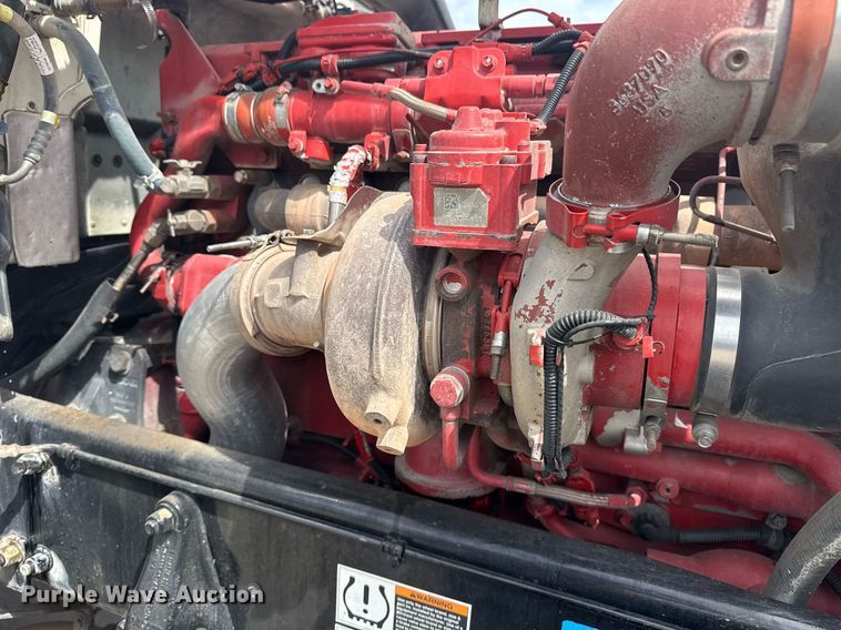 image for item DS3792 2020 Peterbilt 389 semi truck