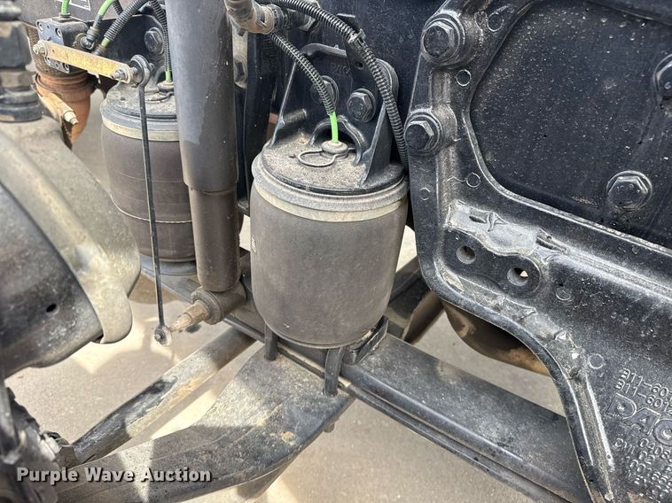 image for item DS3792 2020 Peterbilt 389 semi truck