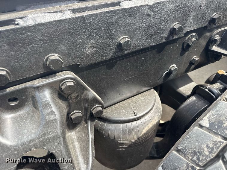 image for item DS3792 2020 Peterbilt 389 semi truck